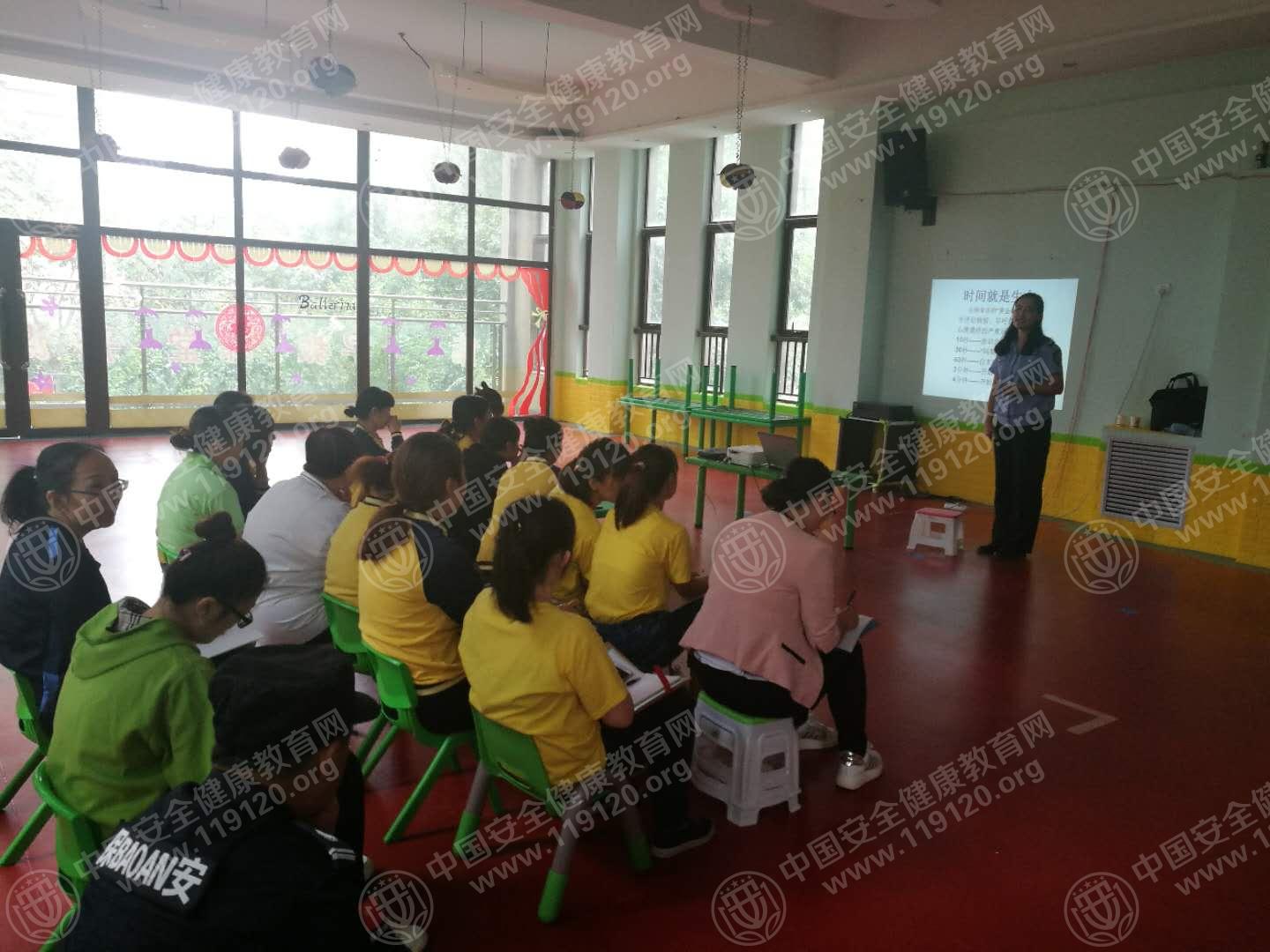 石家庄市英华伟德远见幼儿园9.27张晓洁1.jpg