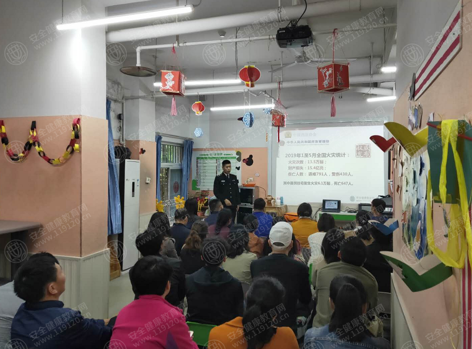 重庆书蓓坊幼儿园举办帐篷防暴演练