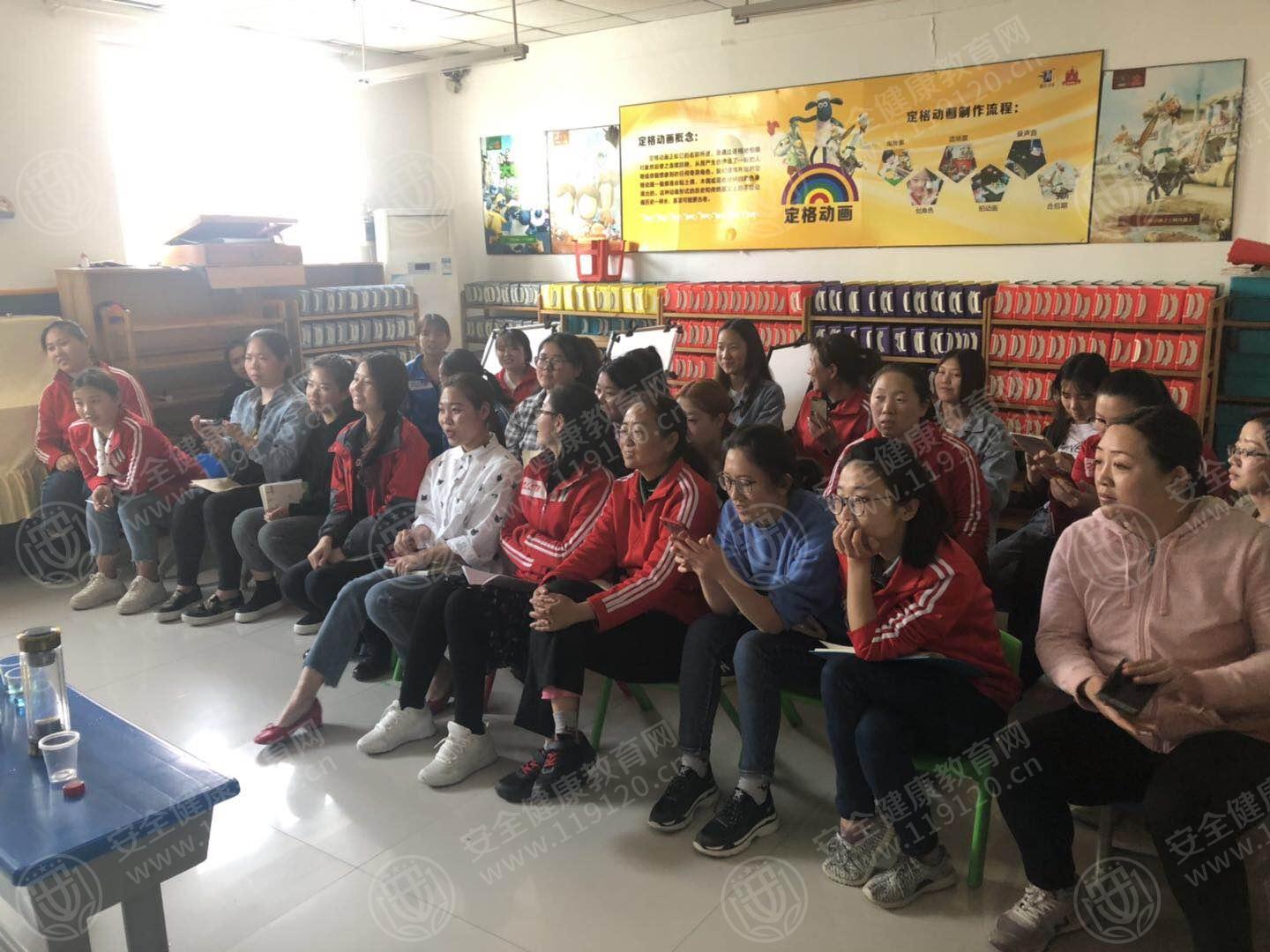 丑小鸭外国语幼儿园4.29于湖4.jpg