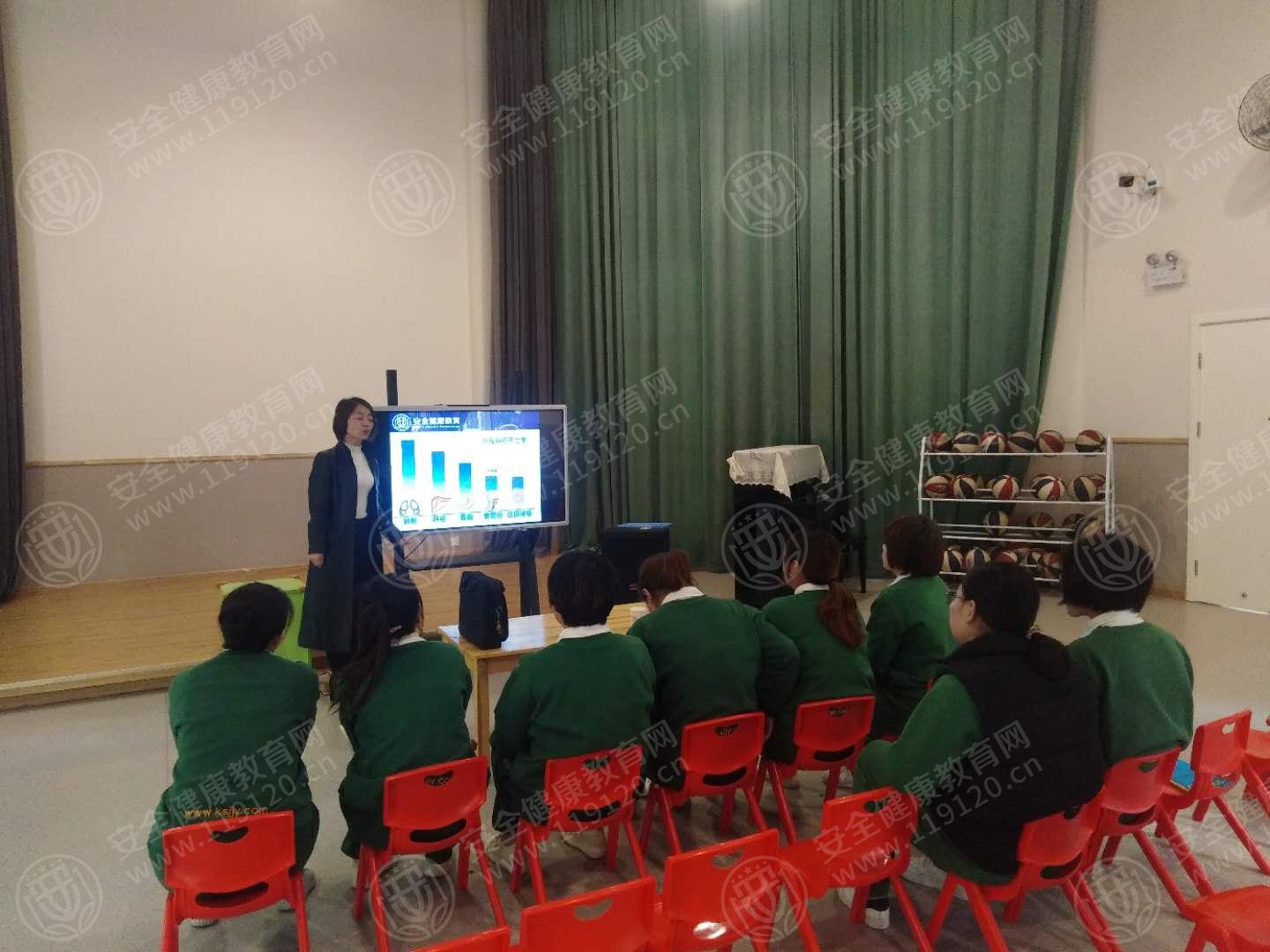 花儿朵朵瑞府幼儿园4.29祁修竹3.jpg