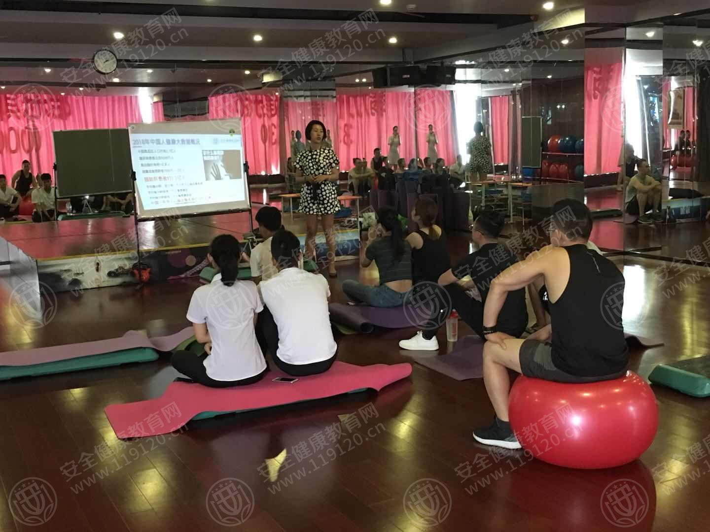 刘薇 5.22-14：00 翡力仕健身俱乐部2.jpg