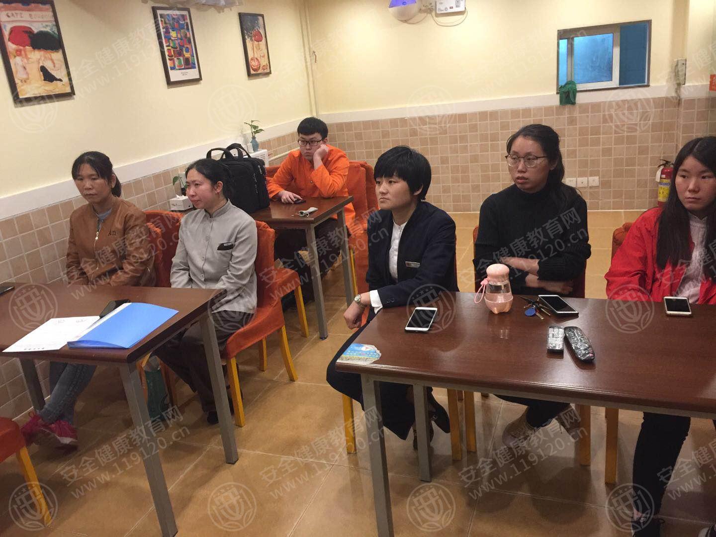 如家火车站东广场4.29李浩瀚2.jpg