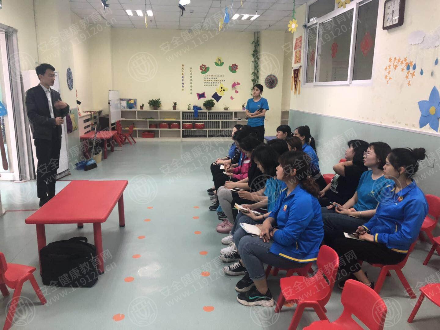 蓝天四幼幼儿园5.13申兵帅1.jpg