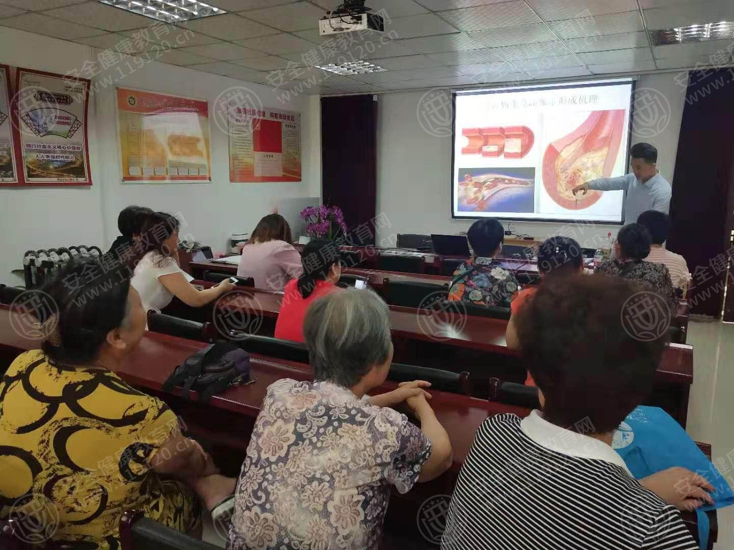 玉成社区居委会7.22于湖2.jpg