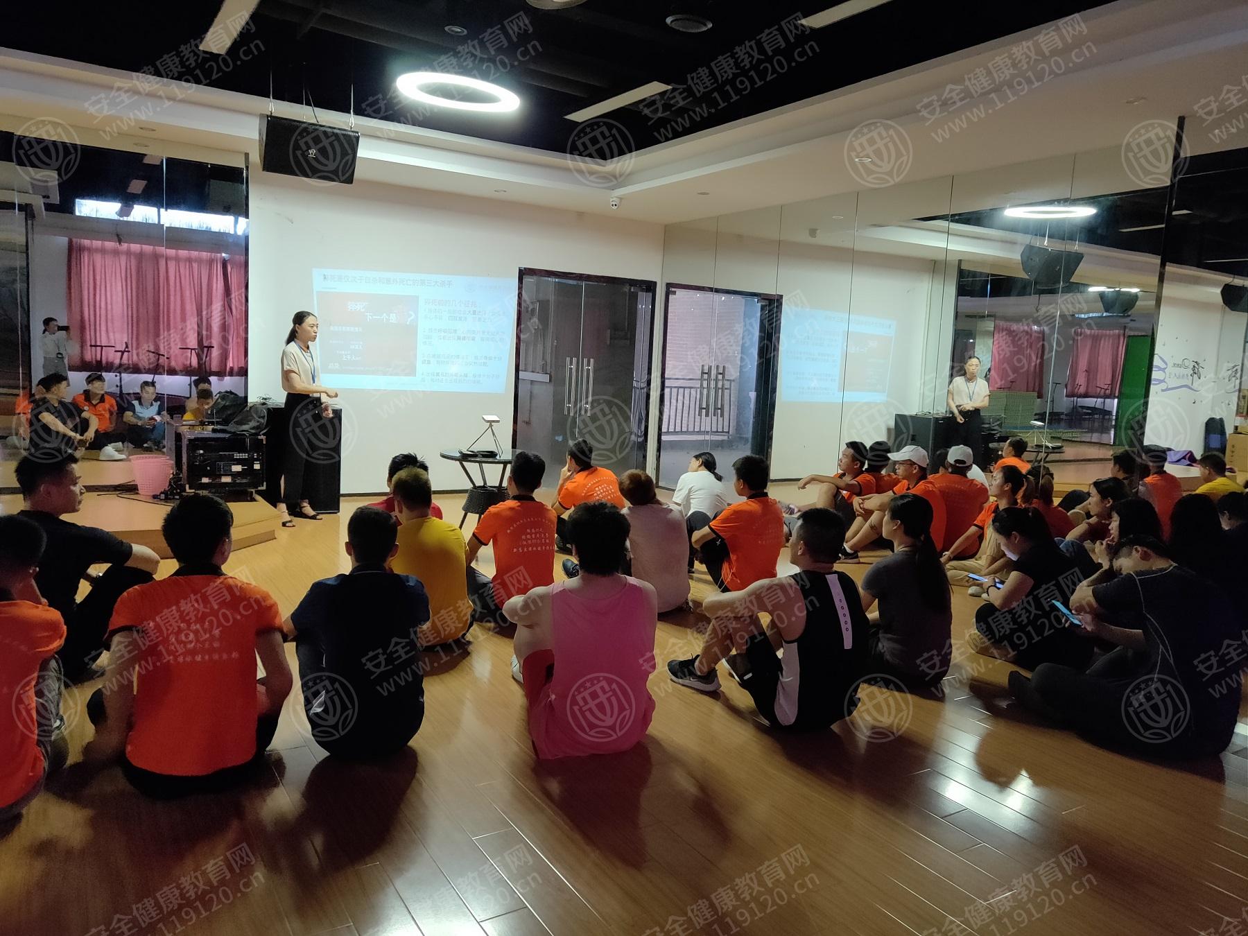佛山新高强度游泳健身俱乐部1.jpg