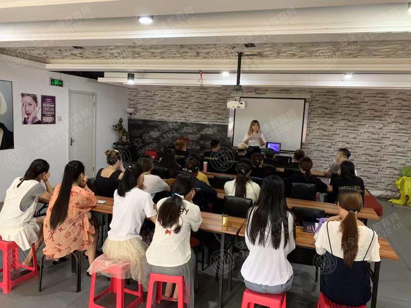 金皇后美发美容.jpg