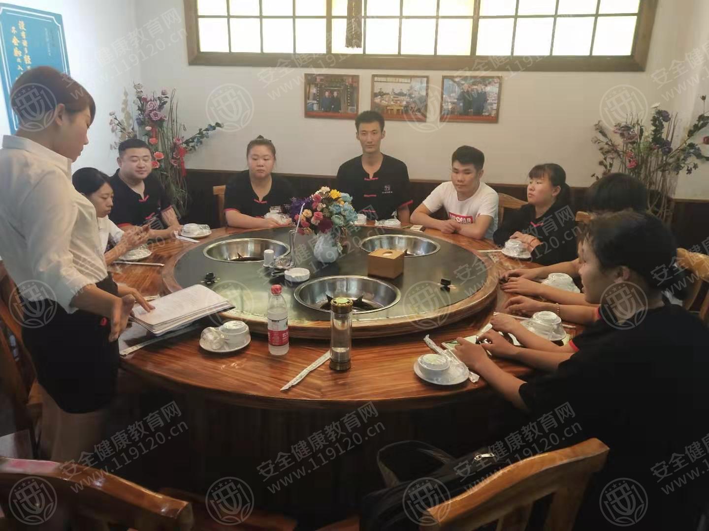沧州成火锅鸡8.5张晓洁.jpg