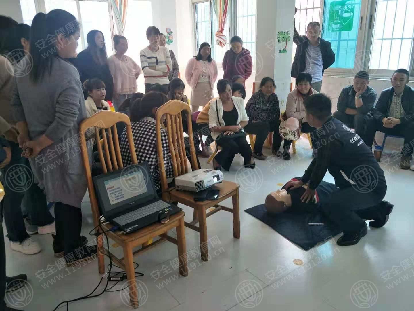 贝爱幼儿园9.27张金名2.jpg