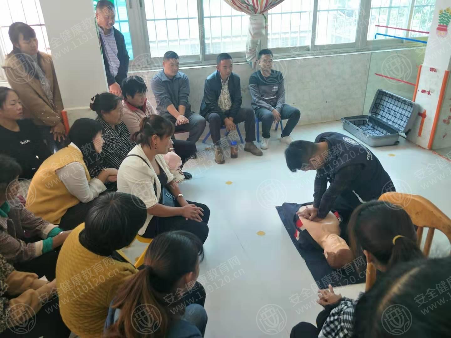 贝爱幼儿园9.27张金名4.jpg