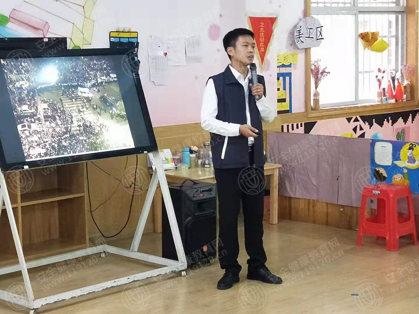 5db8fd73156420.jpg 固始县凤凰幼儿园10.28来.国龙.jpg