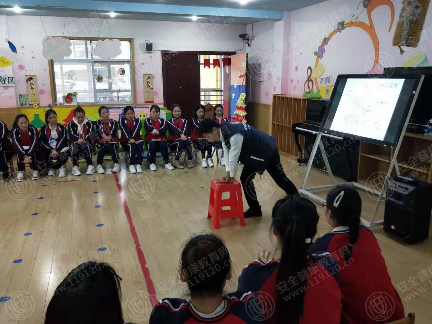5db8fd7d2f0150.jpg 固始县凤凰幼儿园10.28来国龙.jpg