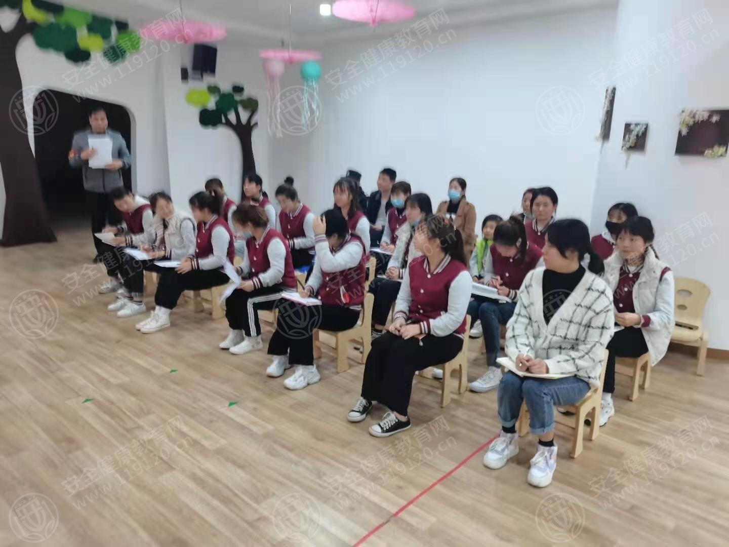 西安市艾格幼儿园举办消防知识公益讲座