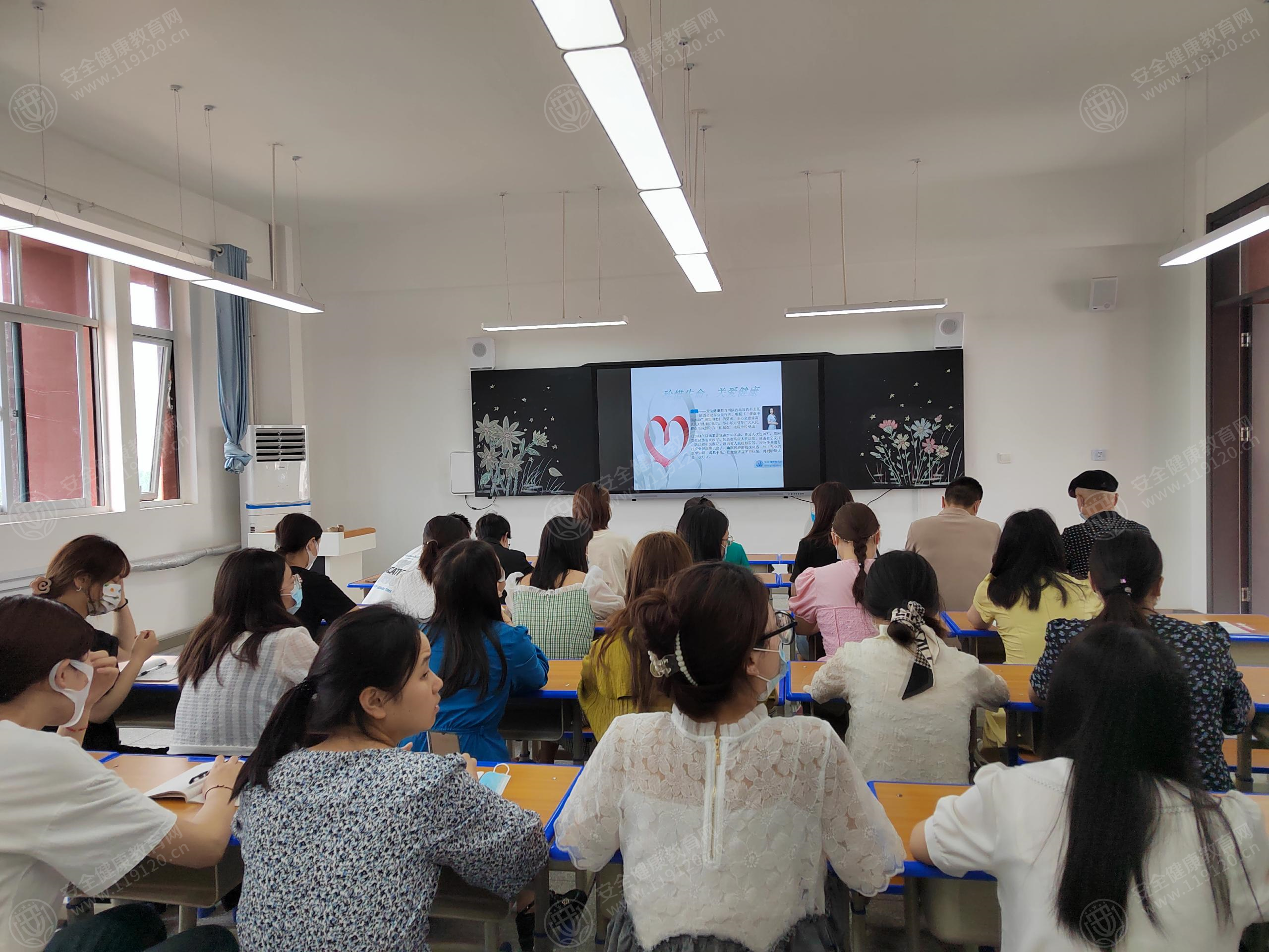 陕西省西安市高陵区渭滨学校开展安全健康知识讲座